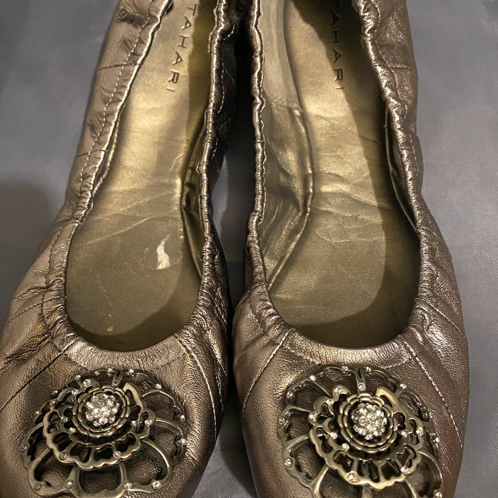 TAHARI BALLERINA FLATS SIZE 10 - PEWTER